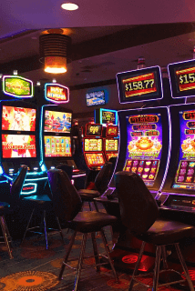 Spielautomaten-Sektion in einem Casino